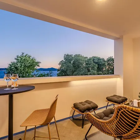 Deluxe Diadora With Sea View *